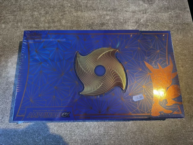 Très bel arrivage de Pokémon avec entre autre du coffret premium Amphinobi ou du coffre à trésor Pikachu.

Pour tout (pouss)achat de Pokémon de 30€ , une carte promo offerte